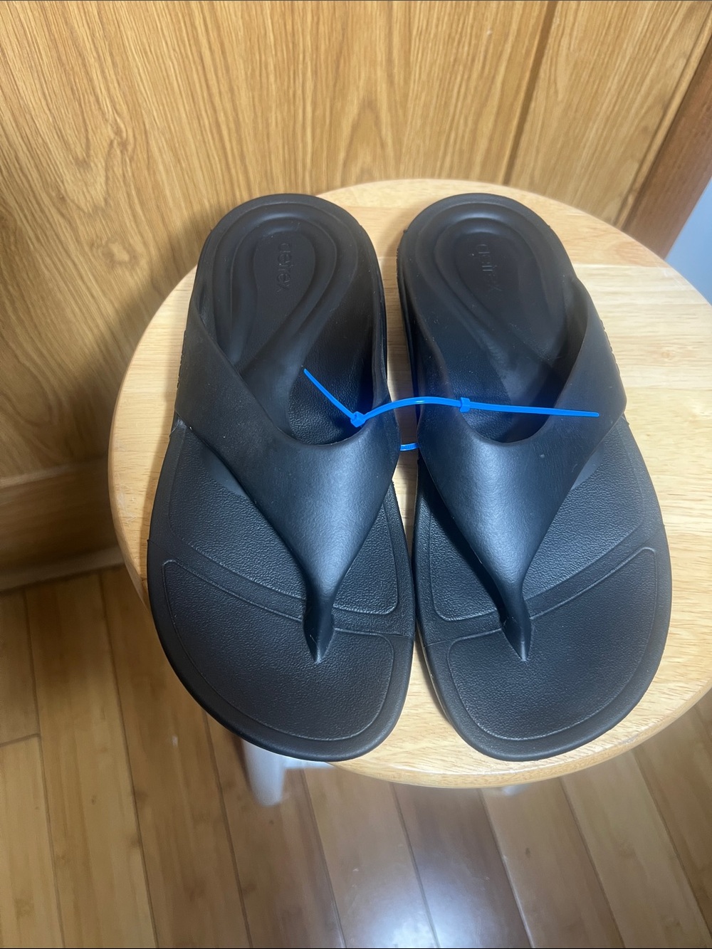 Aetrex Black Women's Thong Sandals